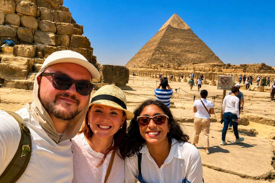 Let`s Explore Egypt Private Guided Day Tour to the Giza Pyramids Alabaster Mosque and Khan El khaili Bazaar in Cairo