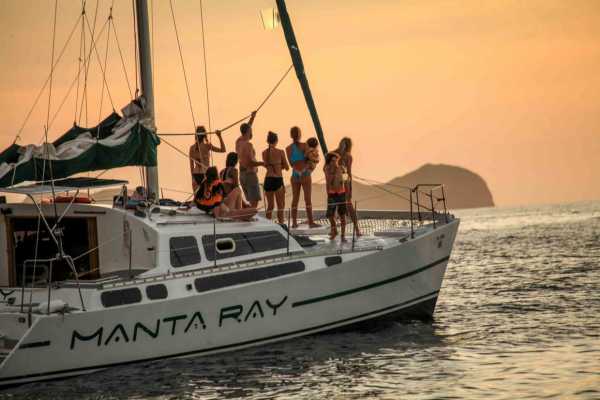 Manta Ray Private Catamaran Charter