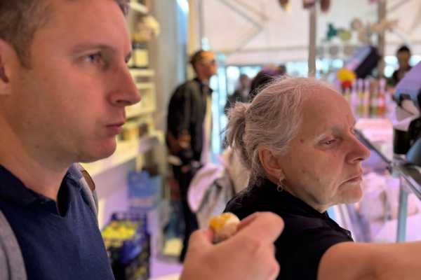 Men&ugrave; della tradizione con un Cookinas e visita del mercato antico di Ortigia
