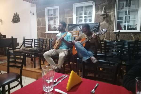 Jantar de grupo com tocatina ou show da banda Brava7luas &ndash; Casa Di Morna