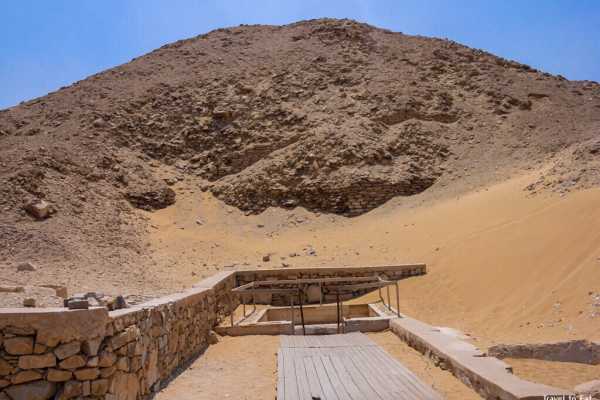 Day Tour To Giza Pyramids Memphis Sakkara From Cairo