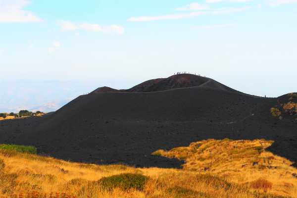 Tour Esclusivo sull'Etna: Trekking sui crateri del versante Nord
