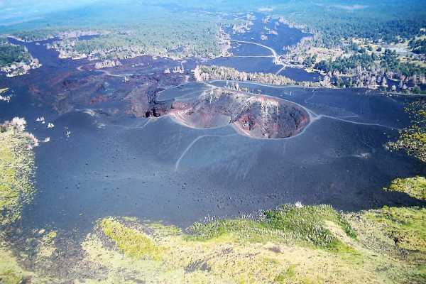 Tour Esclusivo sull'Etna: Trekking sui crateri del versante Nord
