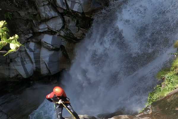 Iragna Plus - Half-day intermediate canyoning