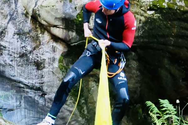 Iragna Plus - Half-day intermediate canyoning