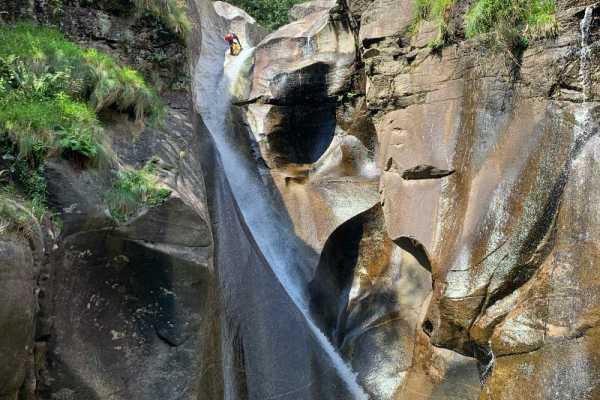 Iragna Plus - Half-day intermediate canyoning