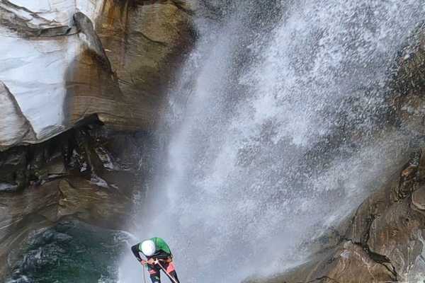 Iragna Plus - Half-day intermediate canyoning