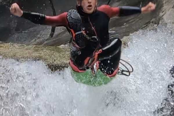 Iragna Plus - Half-day intermediate canyoning