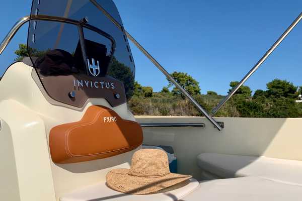 Blue Lagoon Cruise with captain, INVICTUS 2