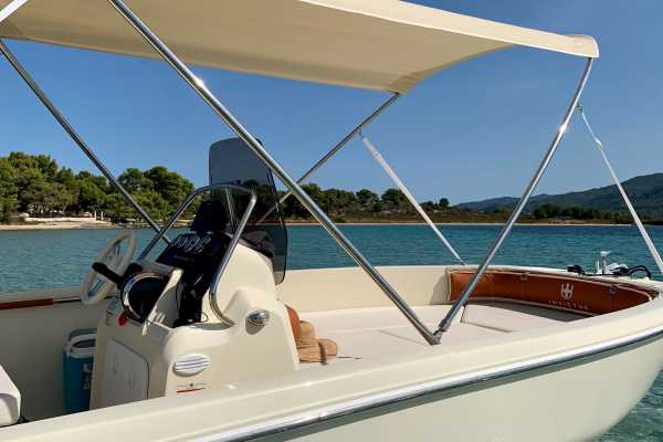 Blue Lagoon Cruise with captain, INVICTUS 2