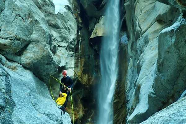 Pontirone - Half-day intermediate canyoning