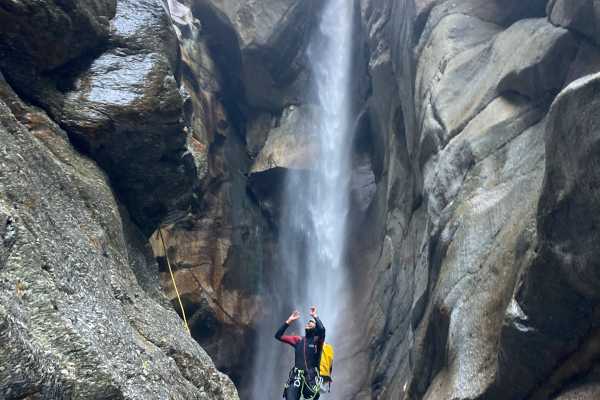 Pontirone - Half-day intermediate canyoning