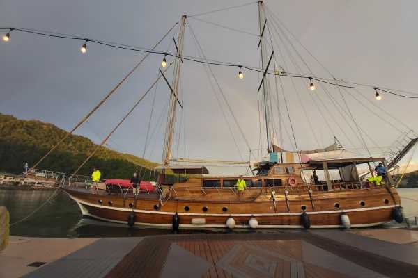 BRISA ELEGANTE - Sailing Cruise