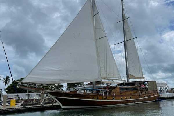 BRISA ELEGANTE - Sailing Cruise