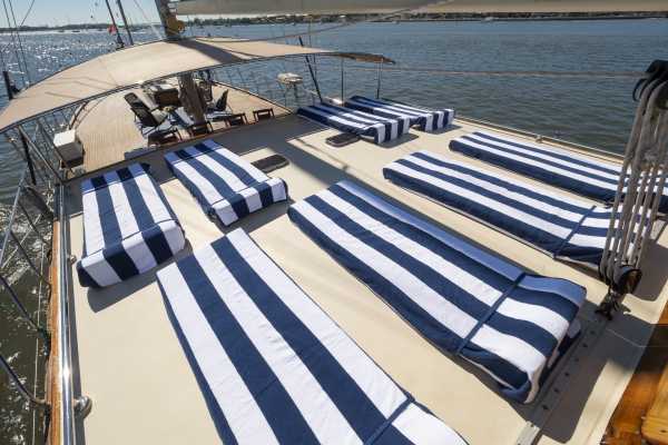 BRISA ELEGANTE - Sailing Cruise
