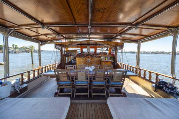 BRISA ELEGANTE - Sailing Cruise