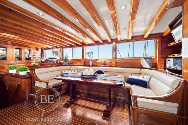 Overnight charter along the Pacific coast of Costa Rica