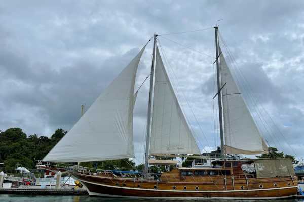 Overnight charter along the Pacific coast of Costa Rica