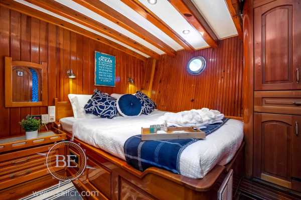 Overnight charter along the Pacific coast of Costa Rica