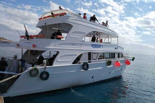 Private Full-day Snorkeling Boat to Tiran Island from Sharm El sheikh