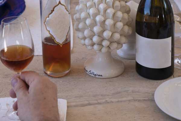 Degustazione di vini e aperitivo rinforzato nel Val di Noto