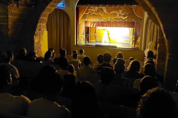 I pupi siciliani a Siracusa: spettacolo con visita dietro le quinte