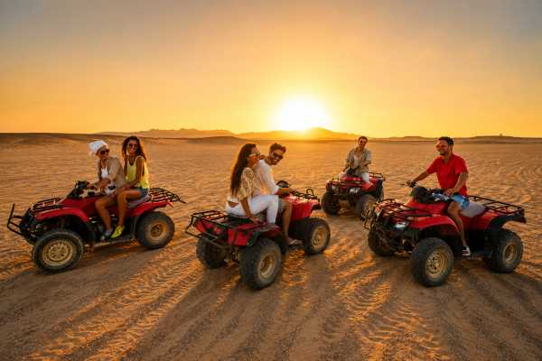All-Inclusive Tour: Giza Pyramids, Sphinx, Egyptian Museum, Bazaar & Quad Bike