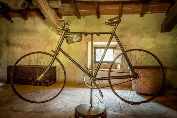 By bike on the streets of Oriani