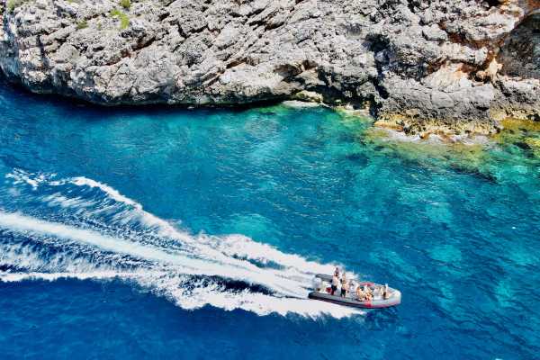 Private Speedboat for The Grand Tour of National Park & Grama Bay & Blue Cave