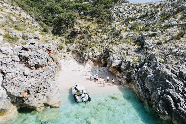 Private Speedboat for The Grand Tour of National Park & Grama Bay & Blue Cave