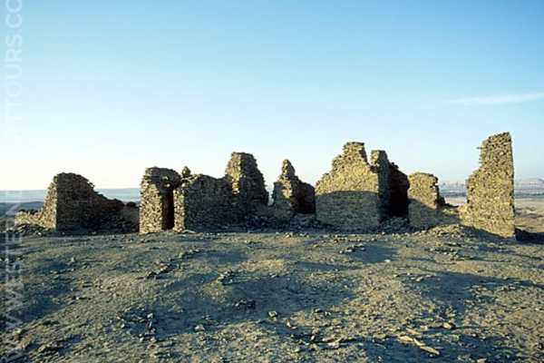 4 Days trip to the Pyramids and the white desert from Cairo