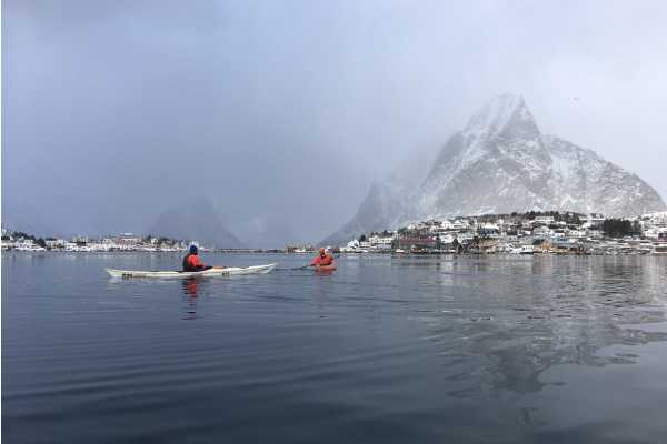 Lofoten | Winter kayaking in Reinefjorden