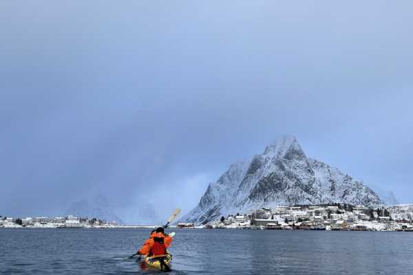 Lofoten | Winter kayaking in Reinefjorden