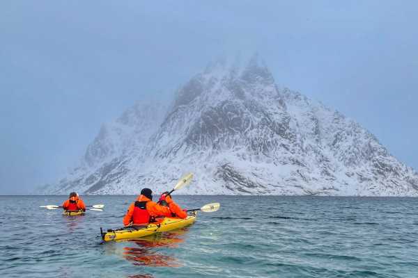 Lofoten | Winter kayaking in Reinefjorden