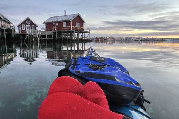 Lofoten | Winter kayaking in Reinefjorden