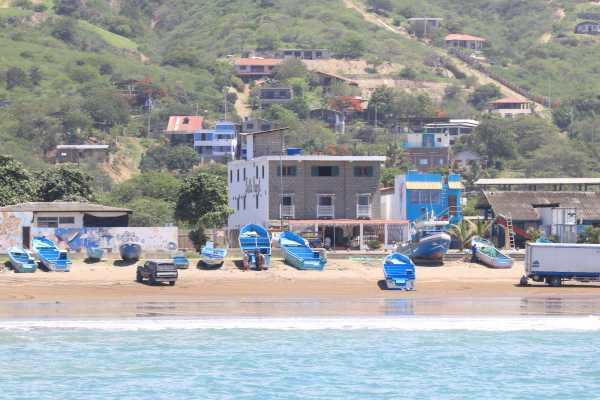 BEACH, ISLANDS AND COASTAL EXPEDITION | LOOKING FOR WHALES AND DOLPHINS | PUERTO LOPEZ | PUERTO CAYO |MONTA&Ntilde;ITA |AYANGUE | AYAMPE