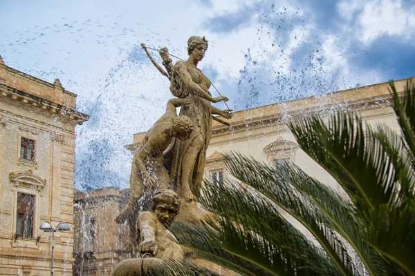 Tour guidato di Ortigia con Street Food di Pesce al mercato