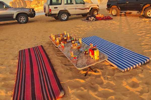 3 Days White Desert, Farafra Oasis, Bahariya Tour