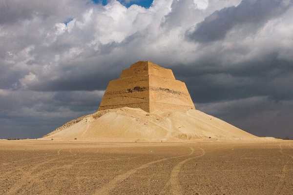 Day Tour To Saqqara & Dahshur and Meiduom Pyramids From Cairo