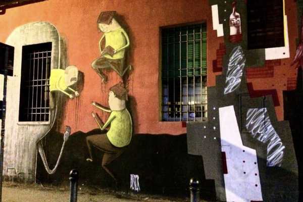 La street art di Bologna in bici