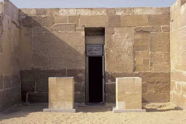 Day trip to Giza Pyramids and Sakkara from Makadi