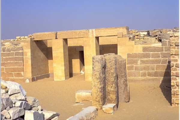 Day trip to Giza Pyramids and Sakkara from Makadi