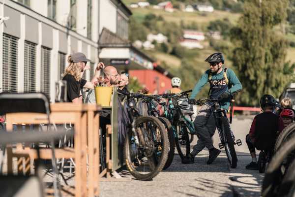 Shuttlebasert guidet stisykling - Privat tur