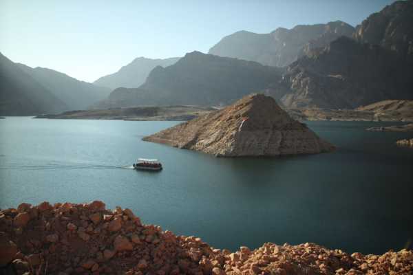 Family Boat - Wadi Dayqah