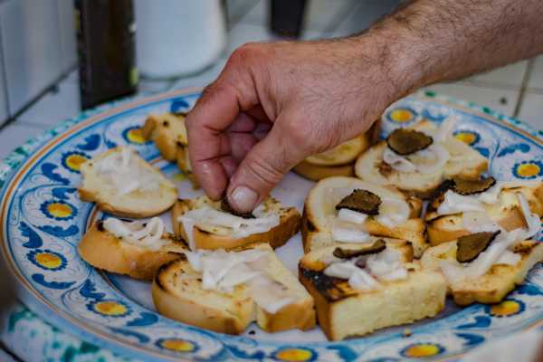Caccia al tartufo e pranzo nel bosco di Palazzolo Acreide