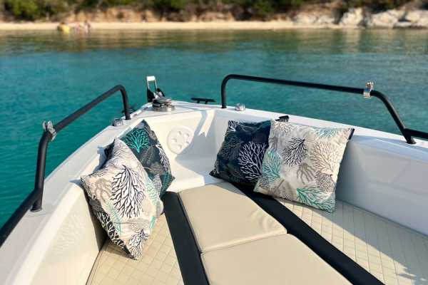 Blue Lagoon Cruise with captain, COMPASS 7s speedboat