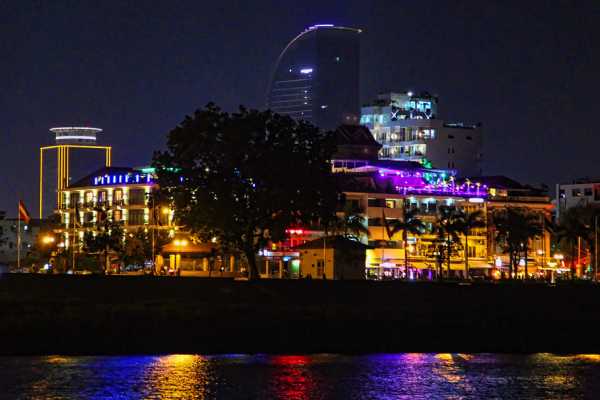 Sunset and Dinner Cruises w/Live Music, 5pm & 6pm; Free Pickup Available