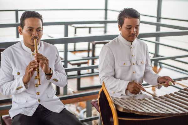 Sunset and Dinner Cruises w/Live Music, 5pm & 6pm; Free Pickup Available