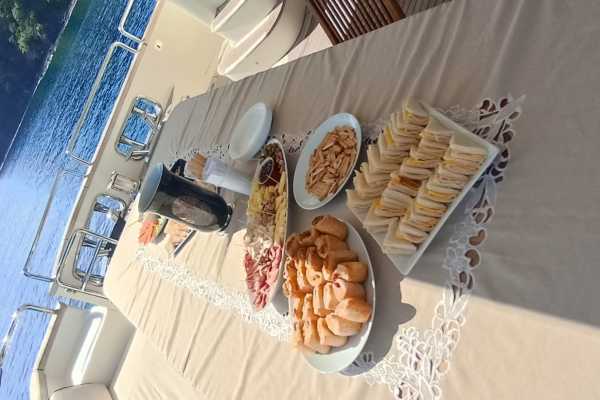 Cami Ed Mega Yacht Cruise