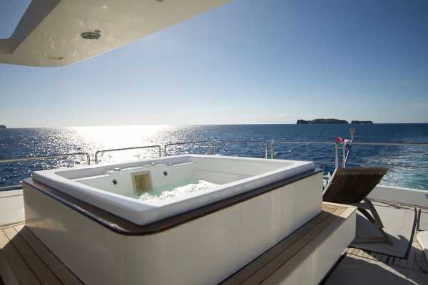 Cami Ed Mega Yacht Cruise